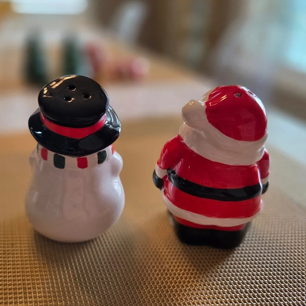 Y2K Christmas Salt And Pepper Shakers Santa Snowman Ceramic‎ Holiday Kitchen